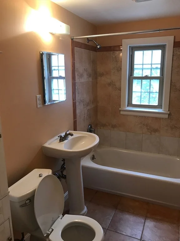 3 bed, 2 bath apartment for rent at 90 Undine Rd Unit 2, Brighton — photo 4 of 9