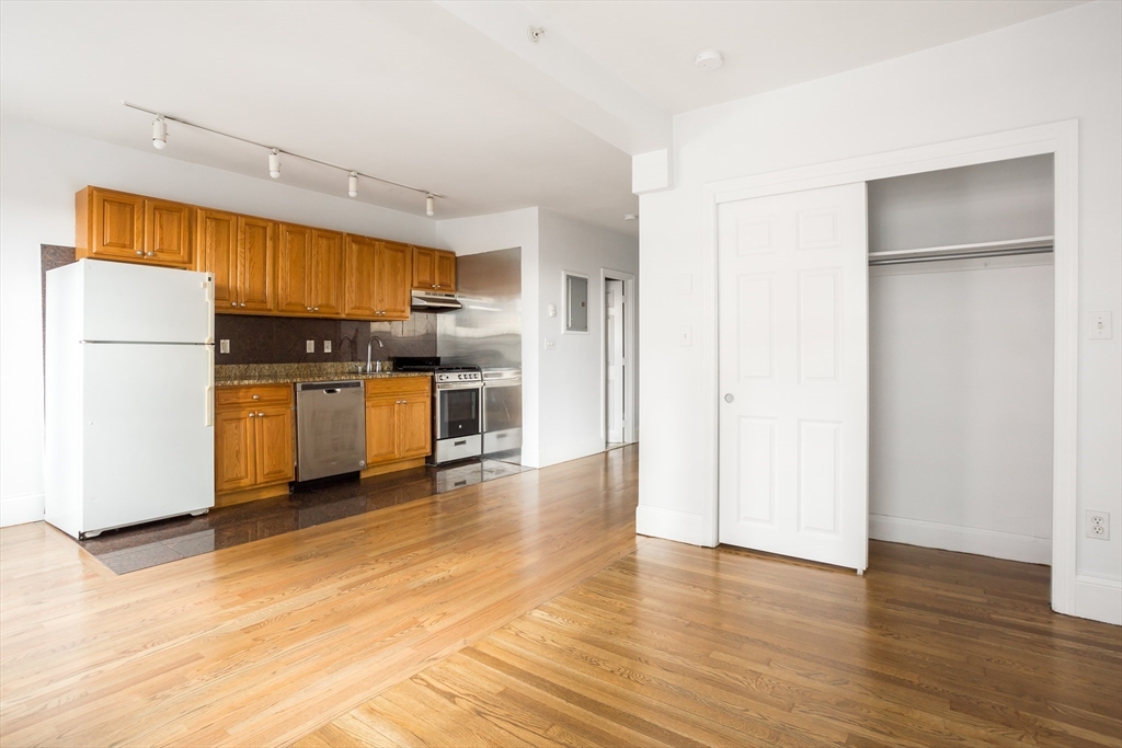 1 bed, 1 bath apartment for rent at 90 Warrenton St Unit 14, Back Bay