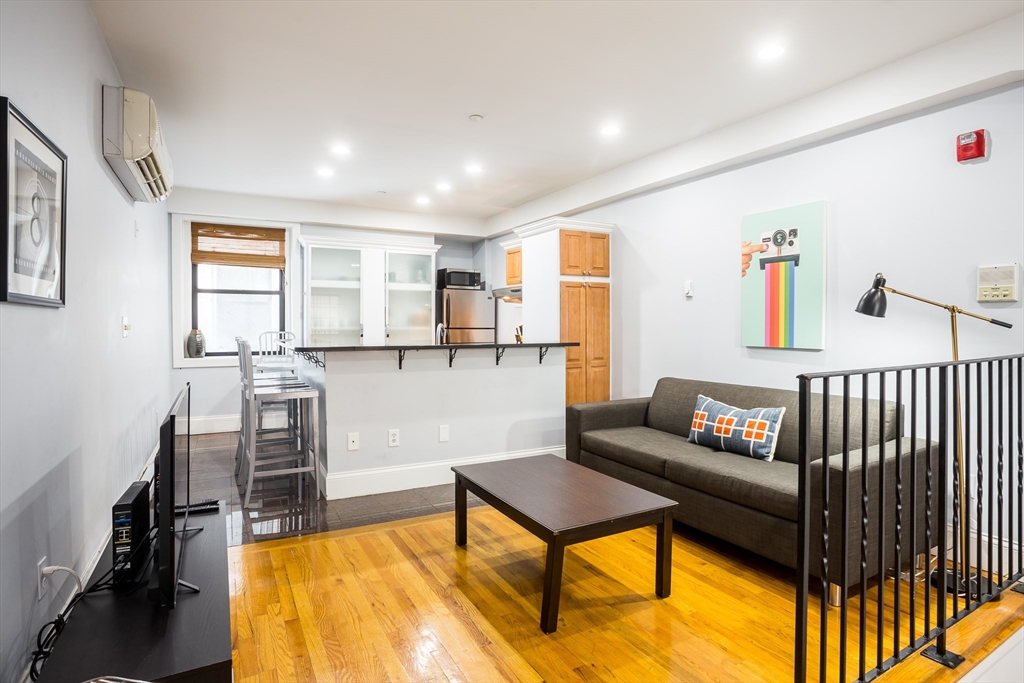 1 bed, 1 bath apartment for rent at 90 Warrenton St Unit 2, Back Bay — photo 3 of 9