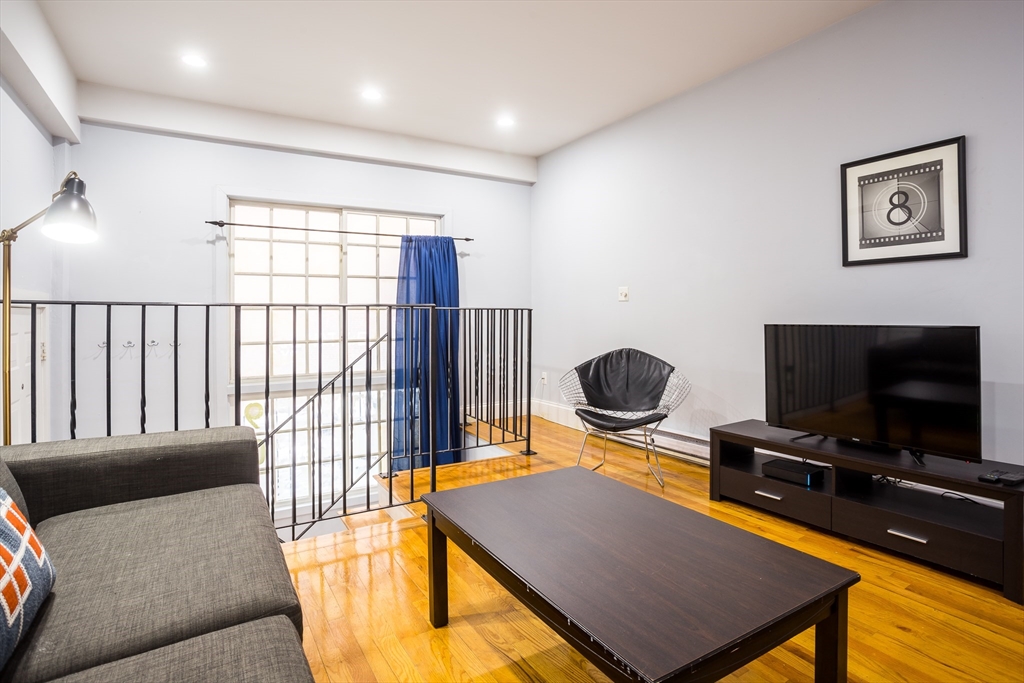1 bed, 1 bath apartment for rent at 90 Warrenton St Unit 2, Back Bay — photo 2 of 9