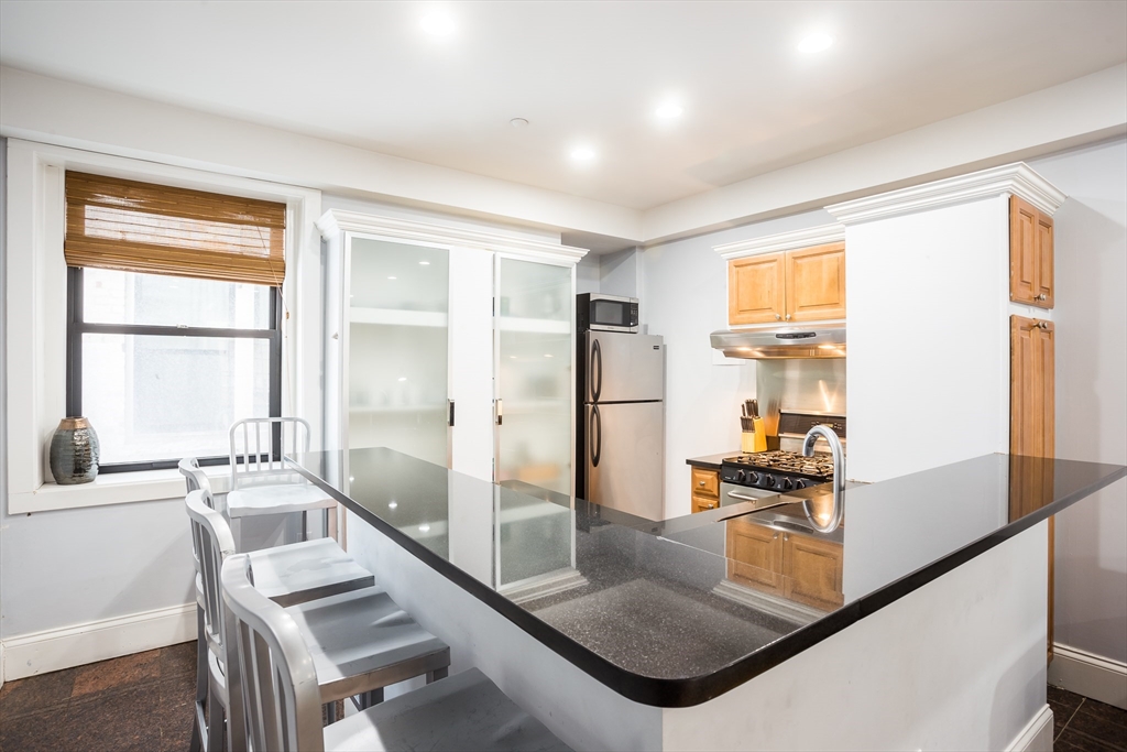 1 bed, 1 bath apartment for rent at 90 Warrenton St Unit 2, Back Bay — photo 4 of 9