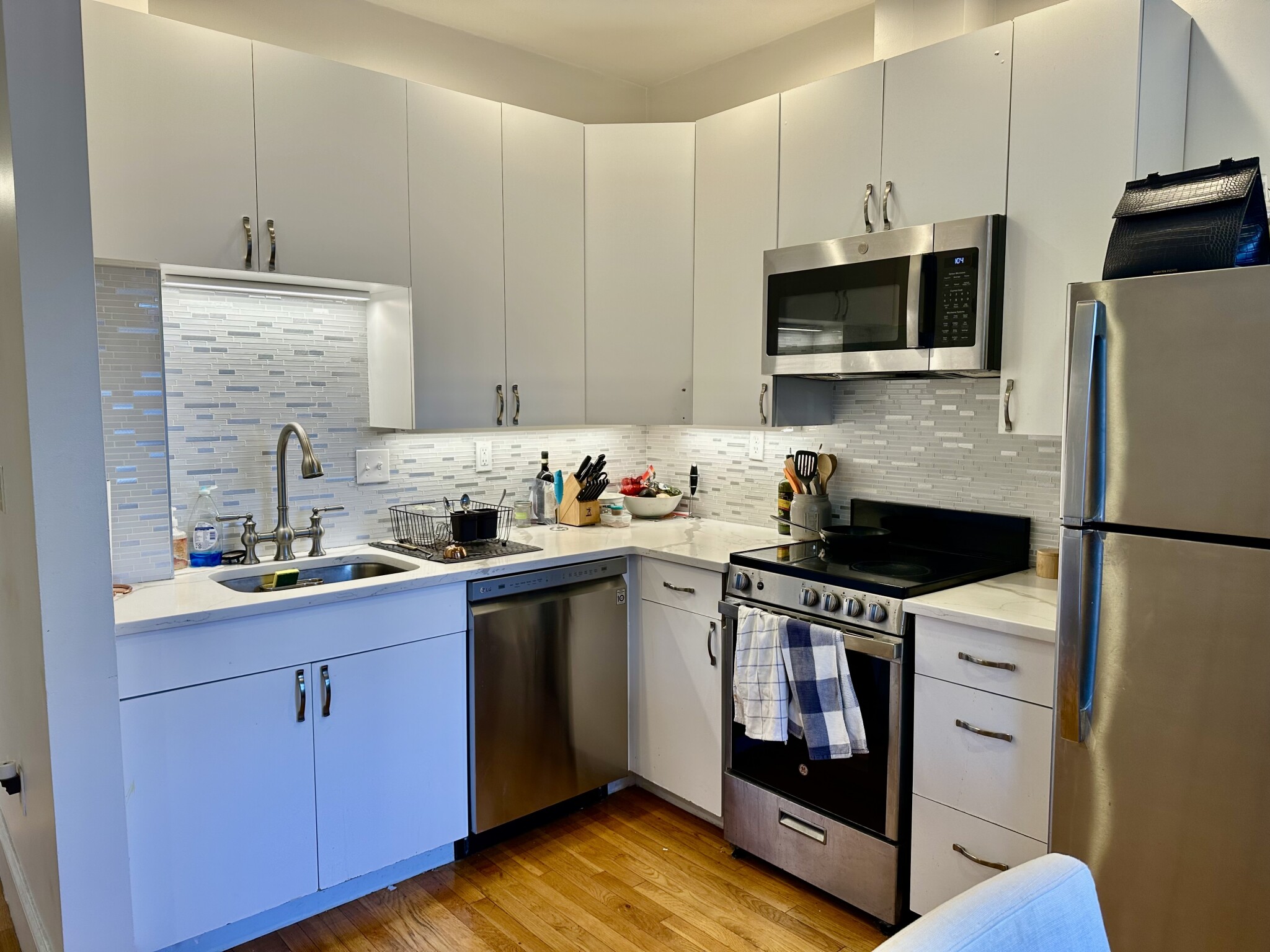 2 bed, 1 bath apartment for rent at 90 West Cedar St Unit 5, Beacon Hill — photo 4 of 14