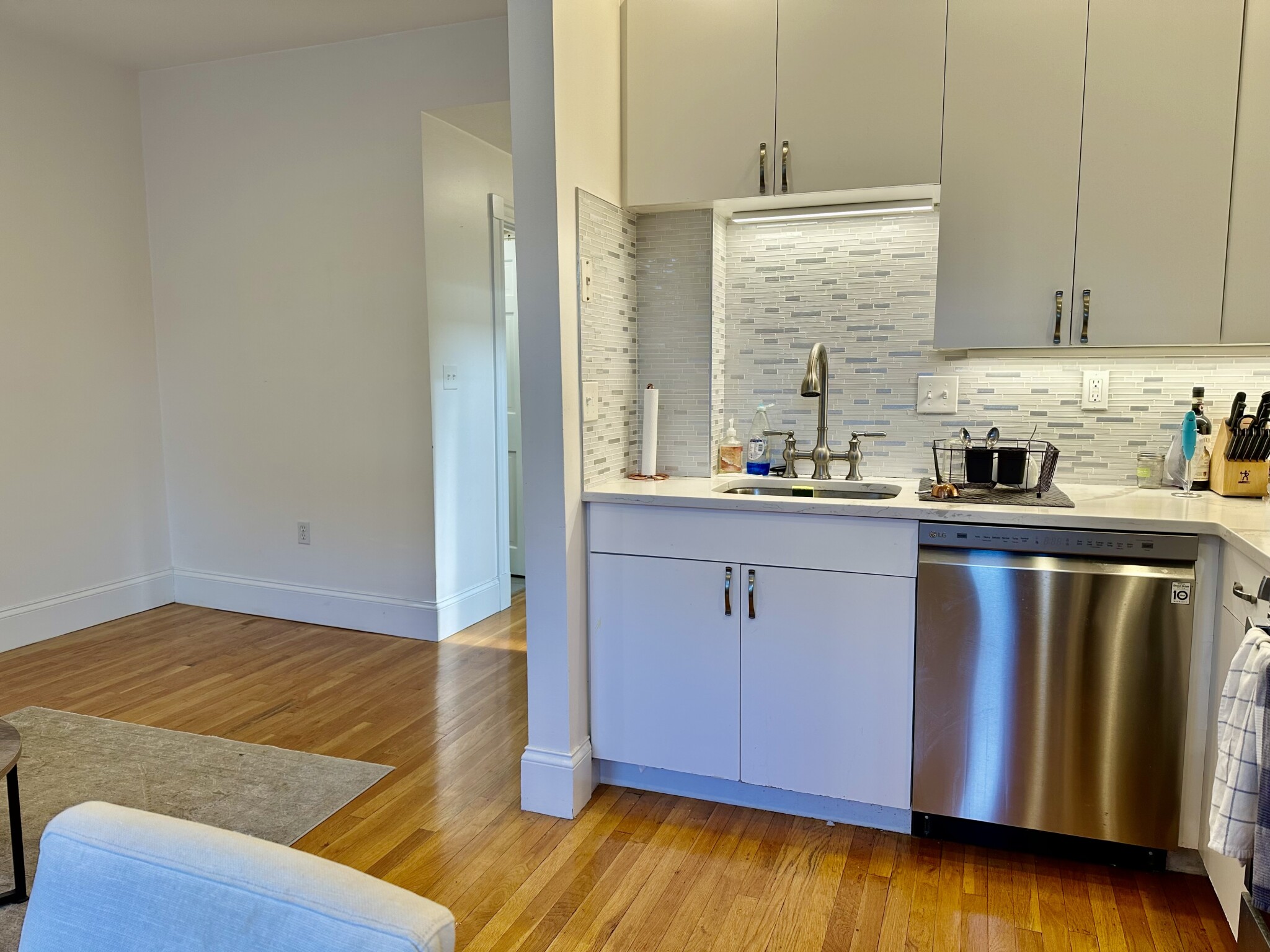 2 bed, 1 bath apartment for rent at 90 West Cedar St Unit 5, Beacon Hill — photo 7 of 14
