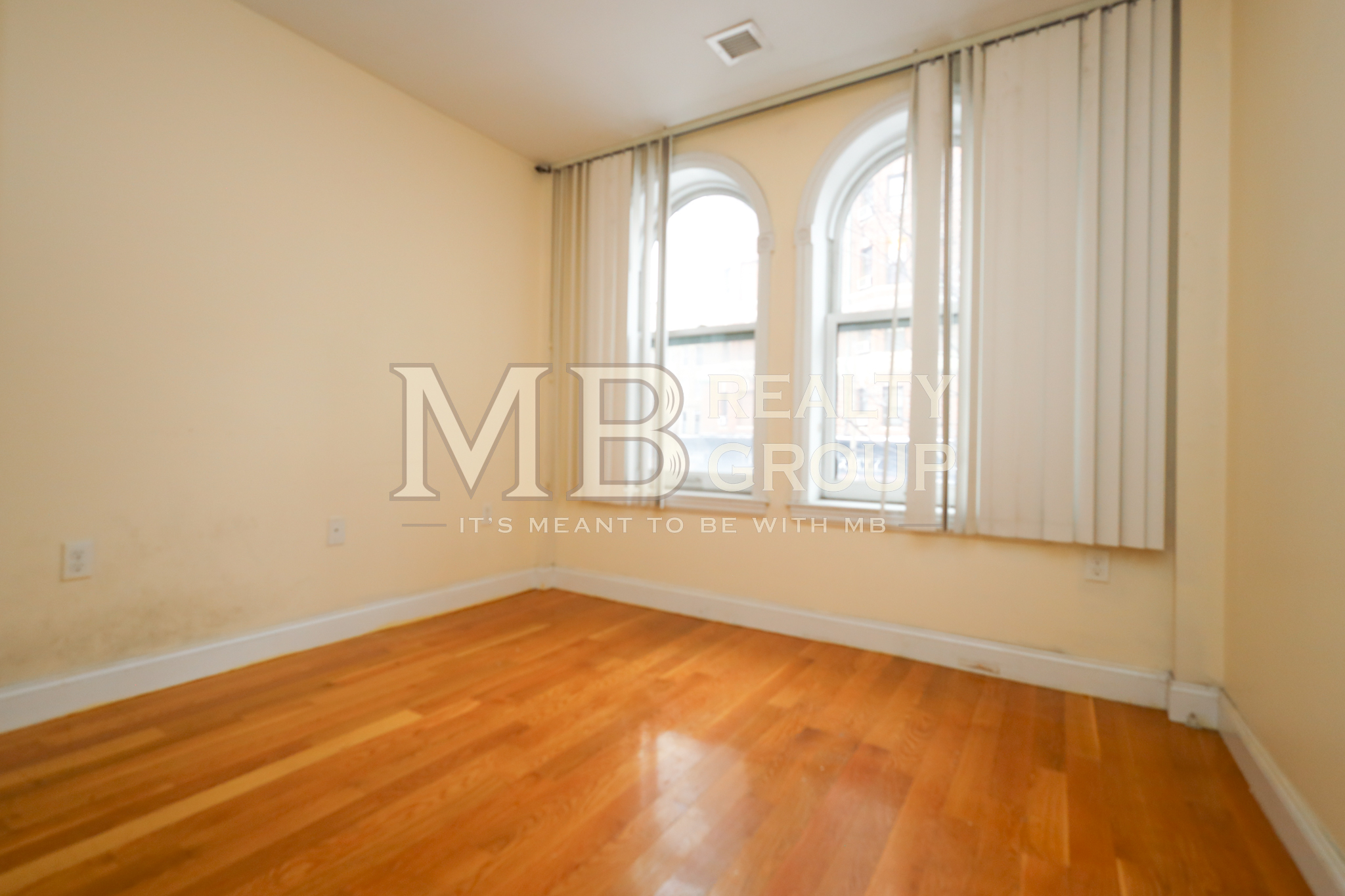 1 split bed, 1 bath apartment for rent at 90 Westland Ave Unit 203, Fenway — photo 6 of 17