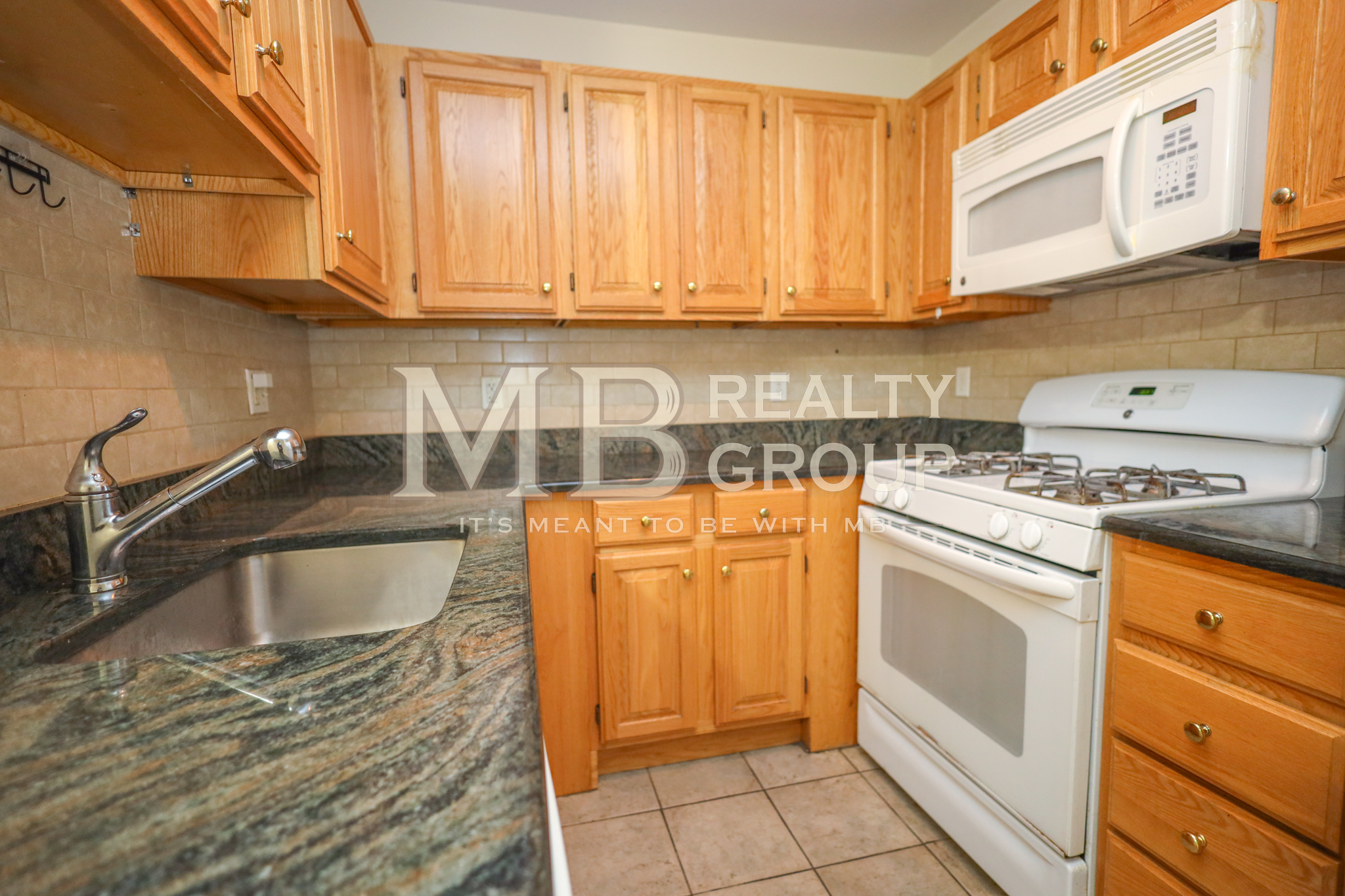 1 split bed, 1 bath apartment for rent at 90 Westland Ave Unit 203, Fenway — photo 2 of 17