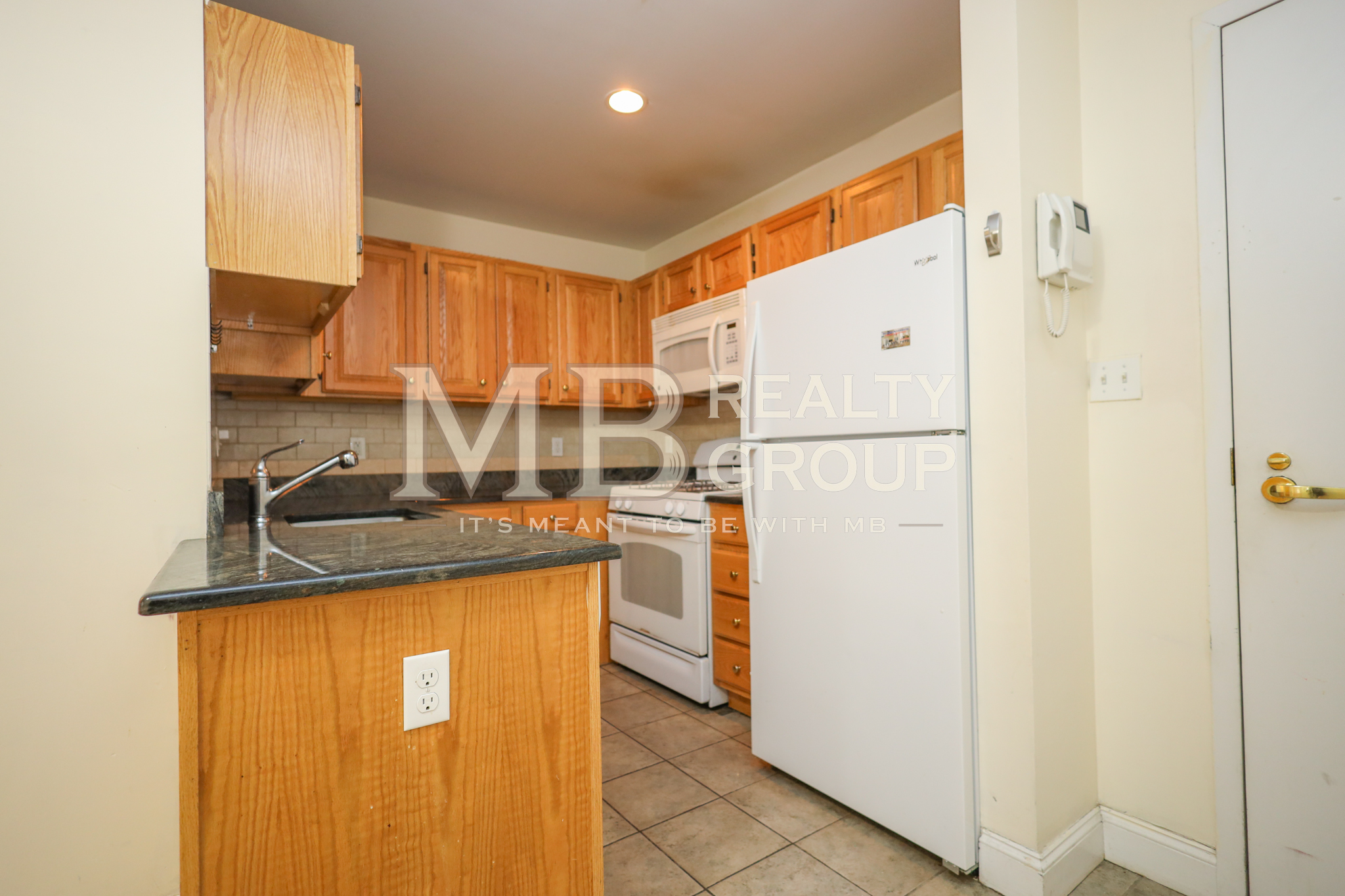 1 split bed, 1 bath apartment for rent at 90 Westland Ave Unit 203, Fenway — photo 4 of 17