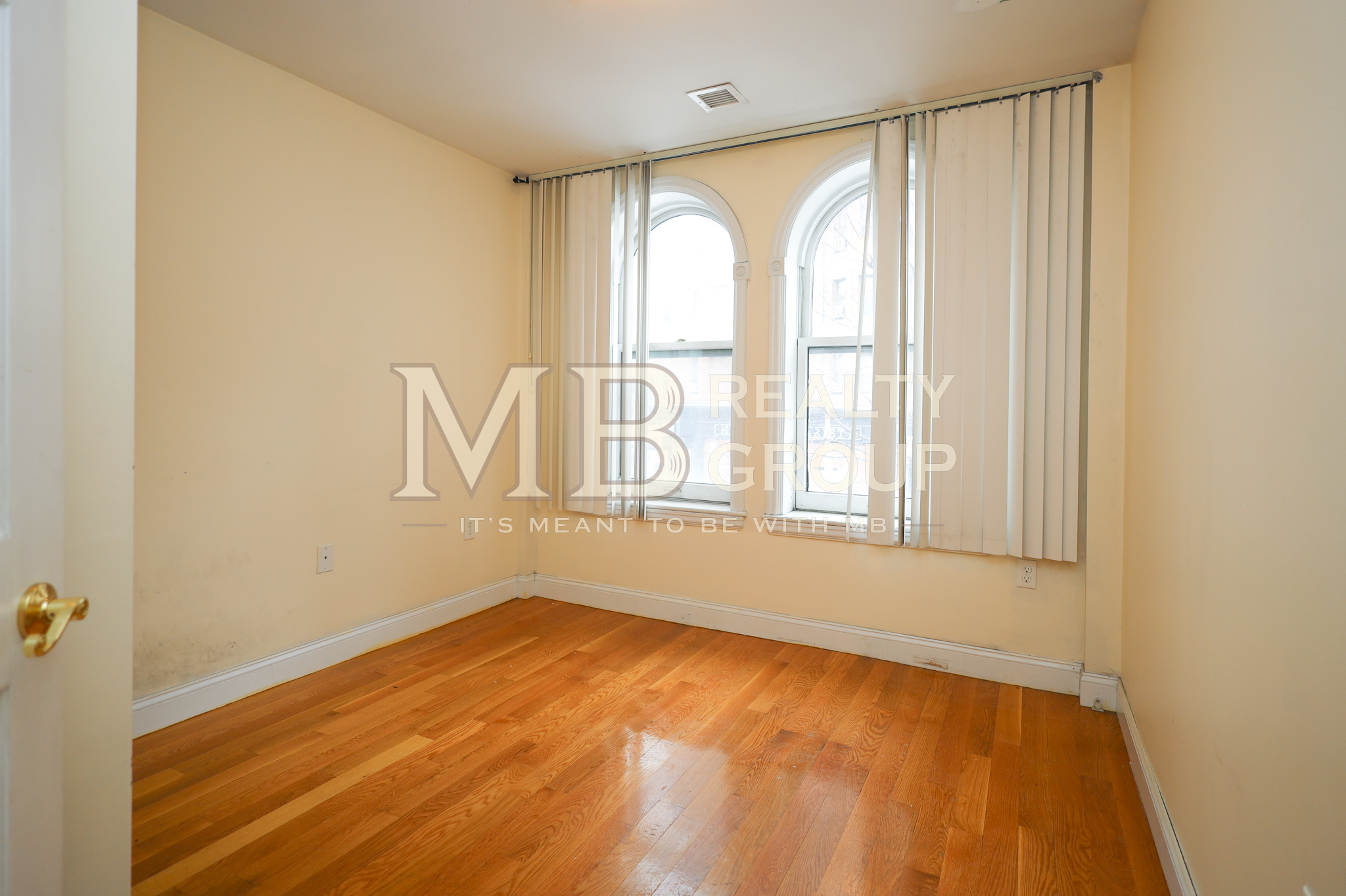 1 split bed, 1 bath apartment for rent at 90 Westland Ave Unit 203, Fenway — photo 5 of 17