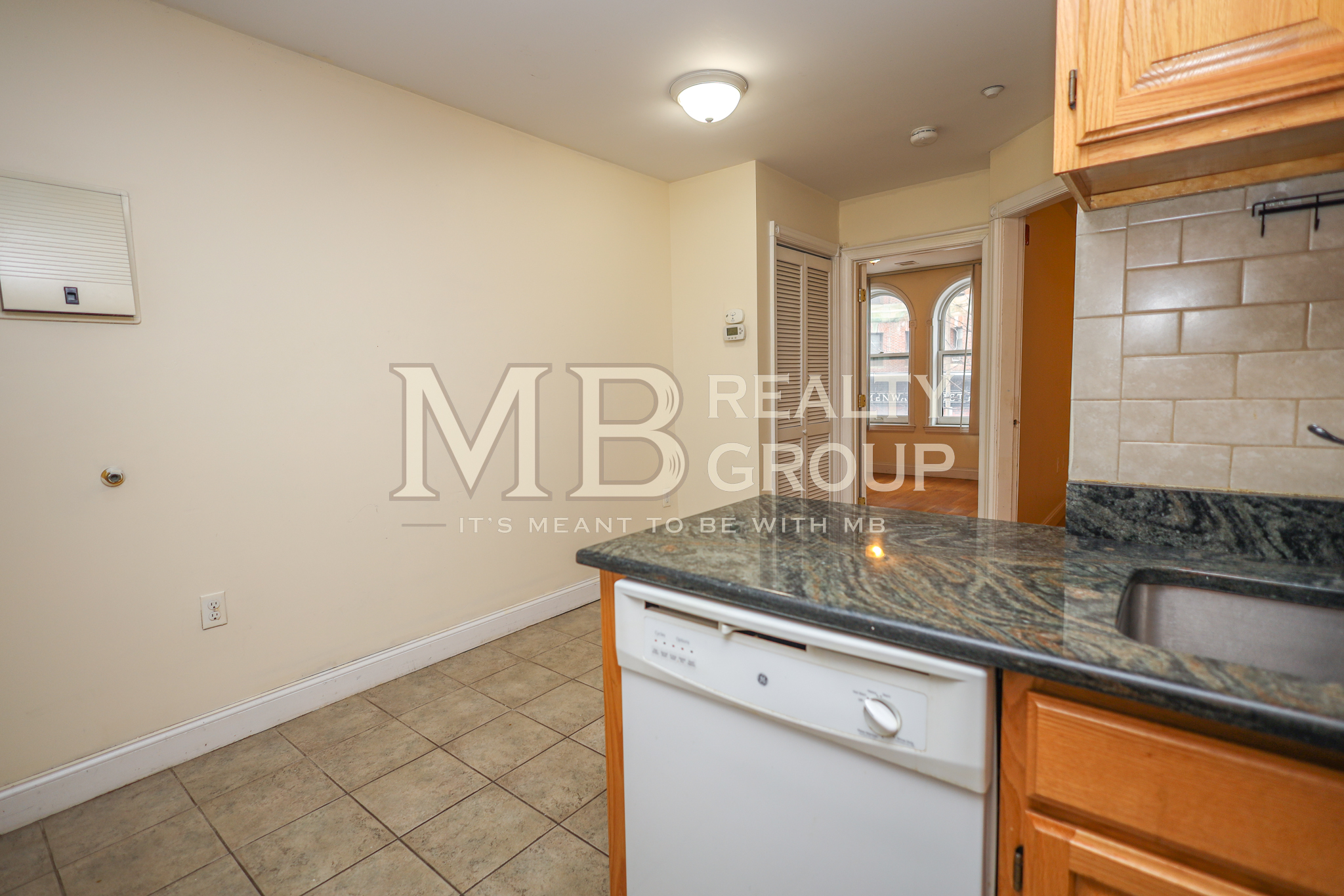 1 split bed, 1 bath apartment for rent at 90 Westland Ave Unit 203, Fenway — photo 3 of 17