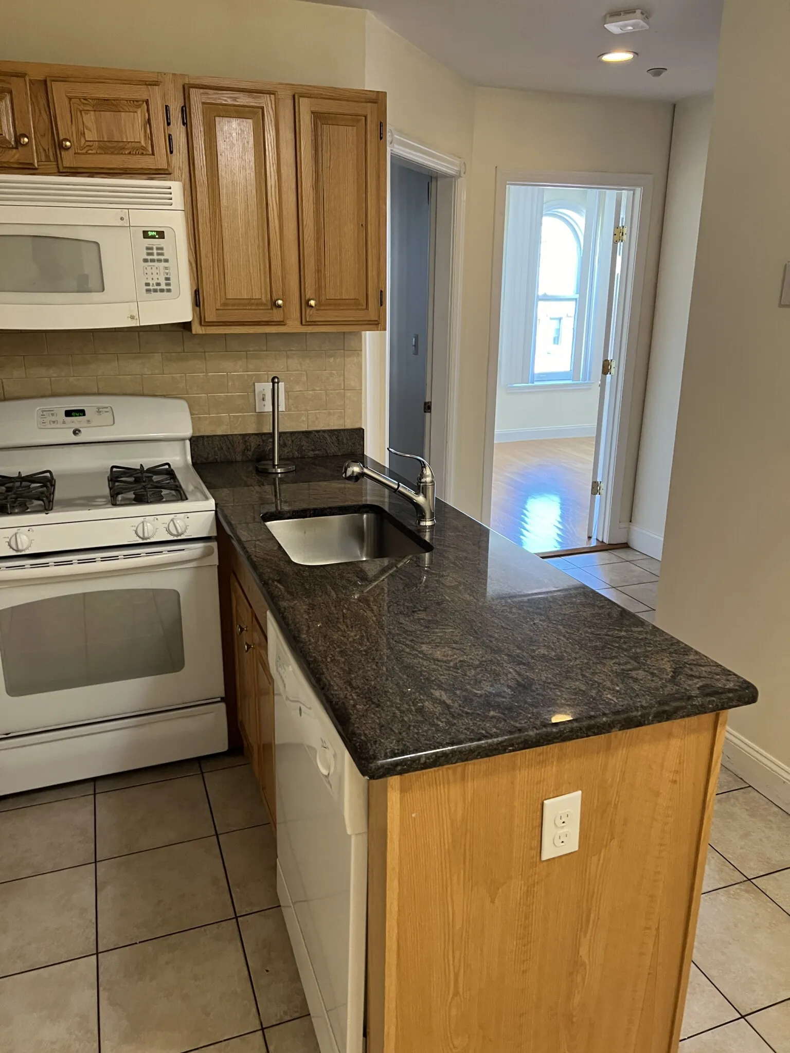 2 bed, 1 bath apartment for rent at 90 Westland Ave Unit 4, Fenway — photo 4 of 8