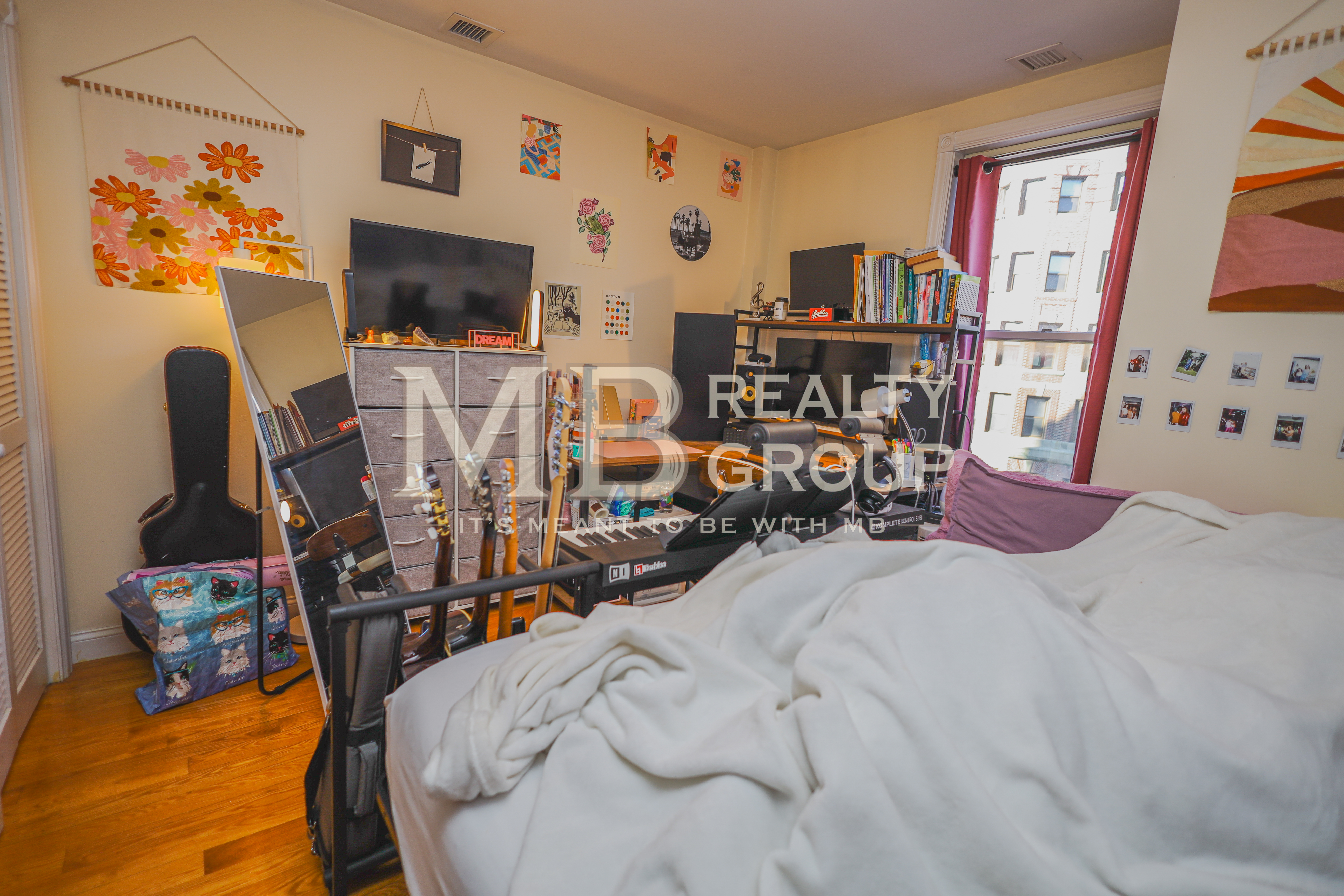 2 split bed, 1 bath apartment for rent at 90 Westland Ave Unit 404, Fenway — photo 5 of 11