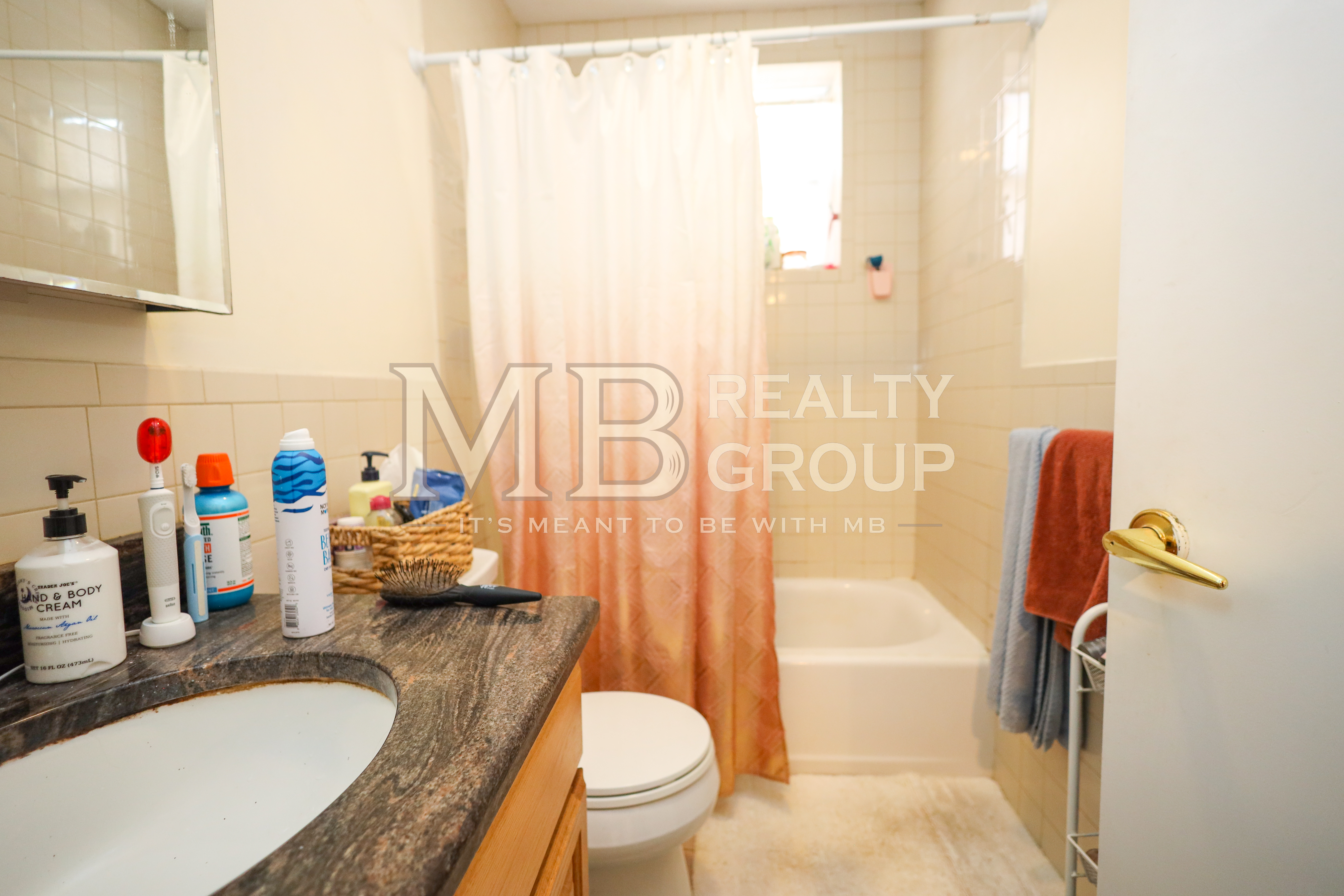2 split bed, 1 bath apartment for rent at 90 Westland Ave Unit 404, Fenway — photo 7 of 11