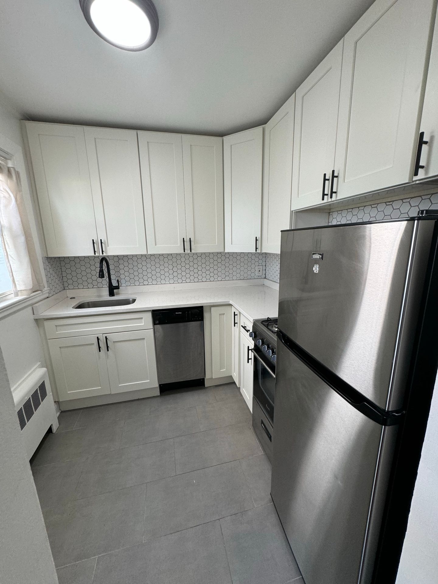 1 bed, 1 bath apartment for rent at 90 Winthrop Shore Dr Unit 10, Winthrop — photo 2 of 19