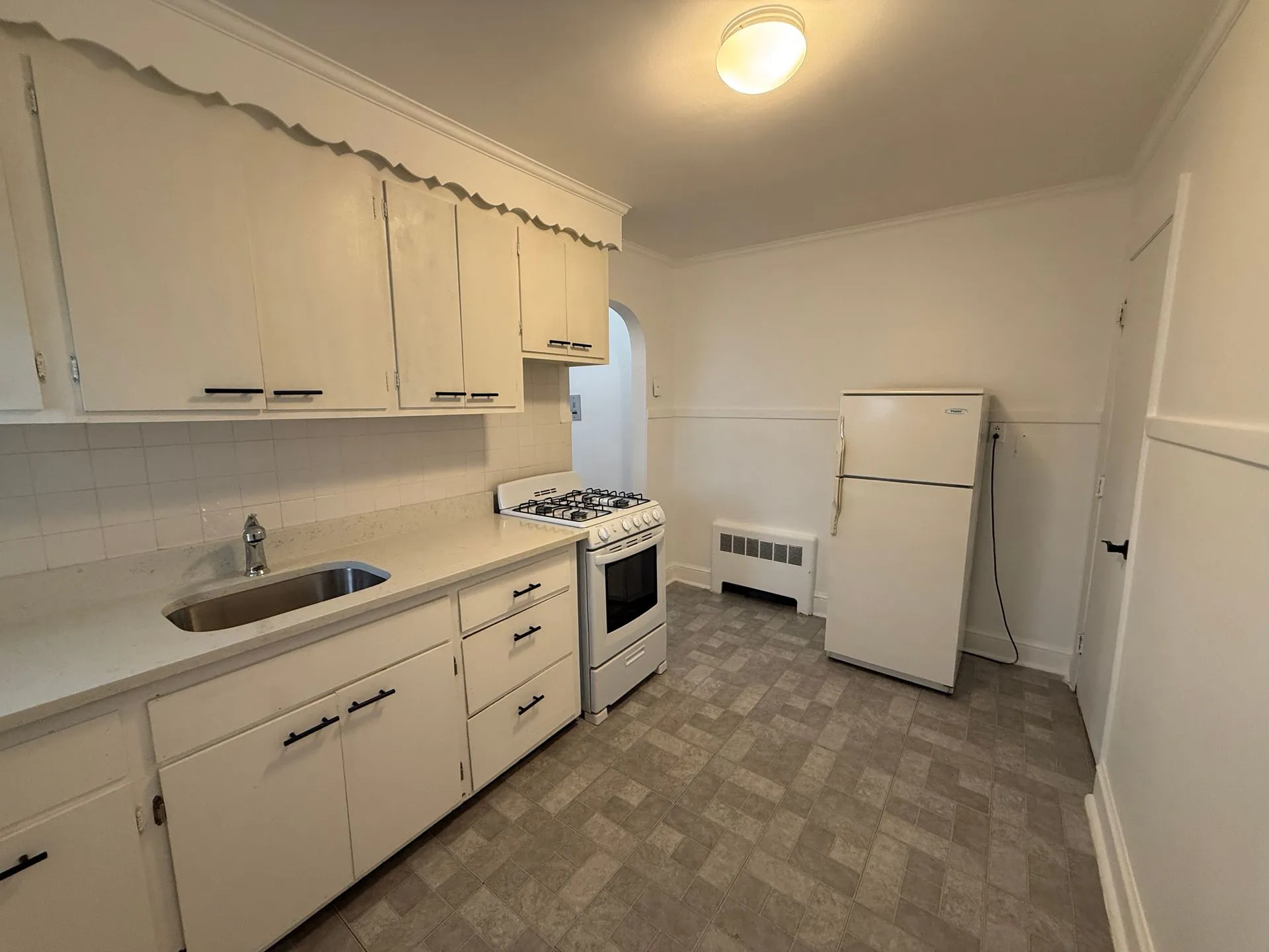 Studio bed, 1 bath apartment for rent at 90 Winthrop Shore Dr Unit 2, Winthrop — photo 2 of 19