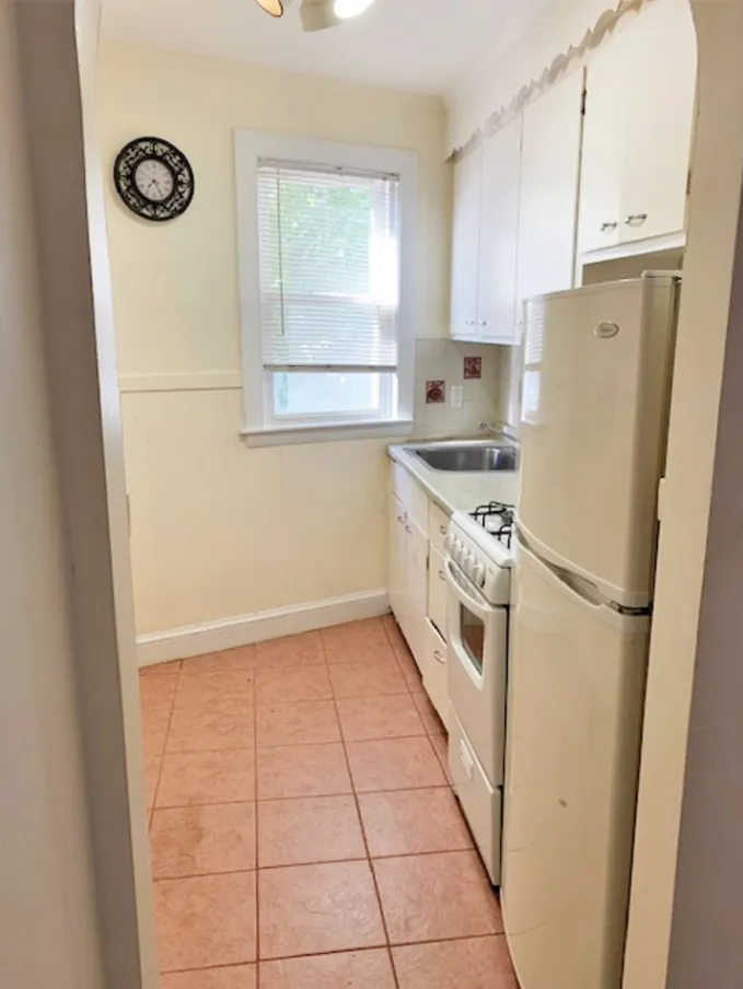 Studio bed, 1 bath apartment for rent at 90 Winthrop Shore Dr Unit 3A, Winthrop — photo 3 of 17