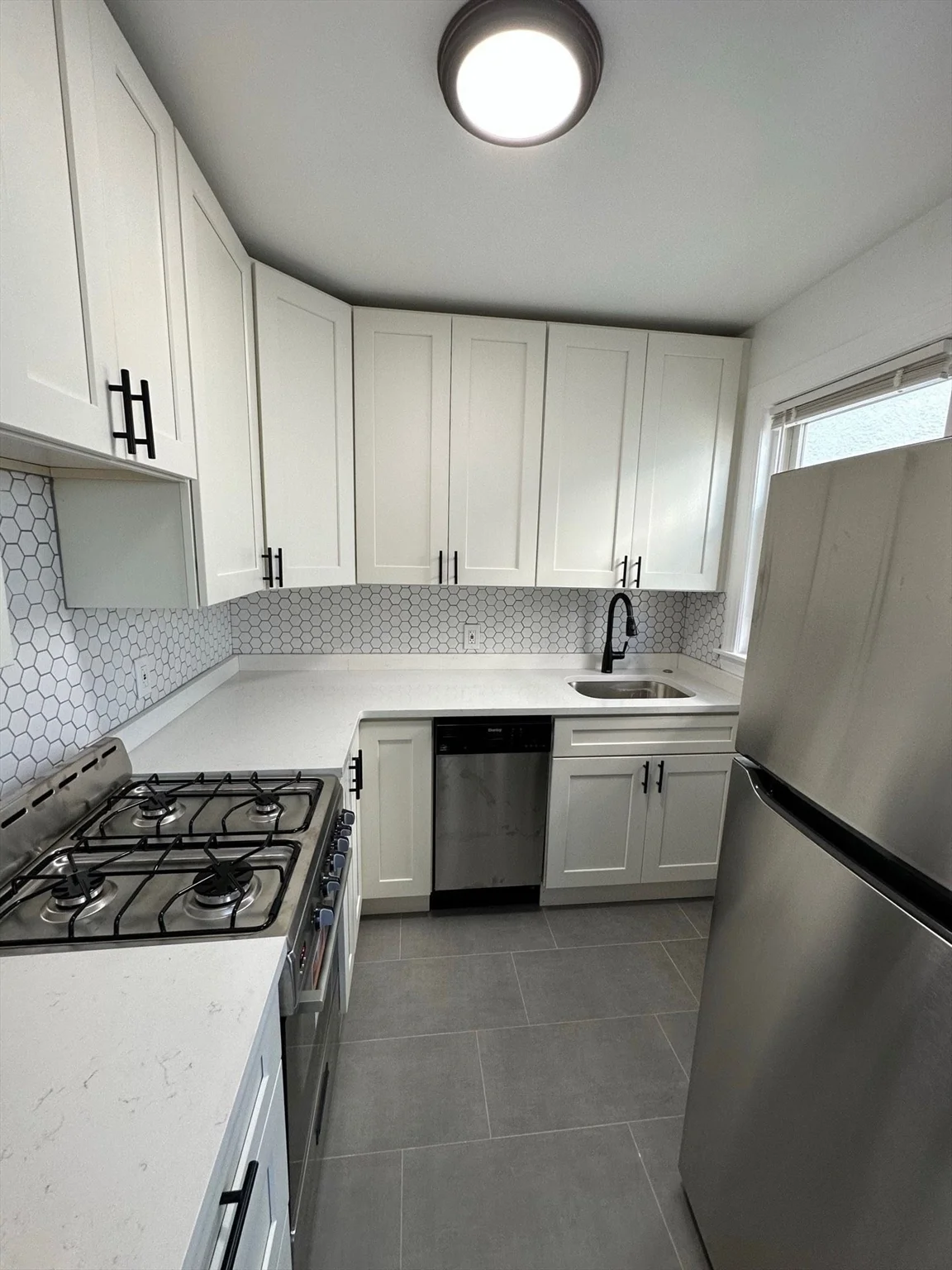 2 bed, 1 bath apartment for rent at 90 Winthrop Shore Dr Unit 6, Winthrop — photo 10 of 12