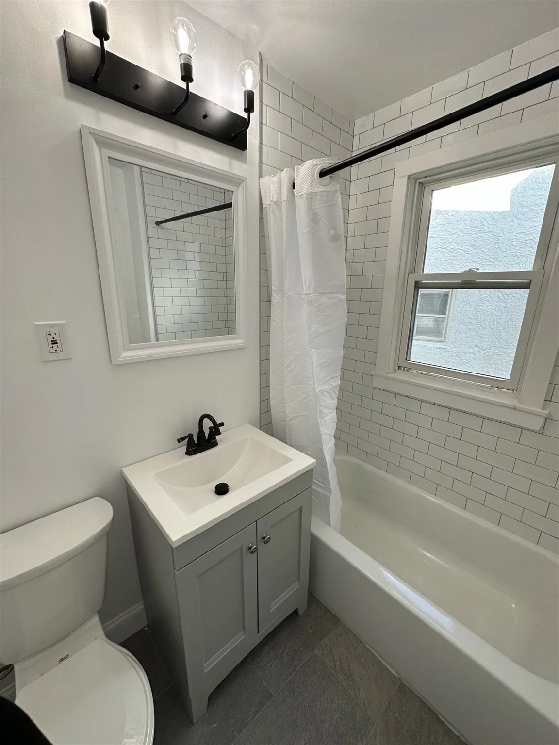2 bed, 1 bath apartment for rent at 90 Winthrop Shore Dr Unit 6, Winthrop — photo 8 of 12