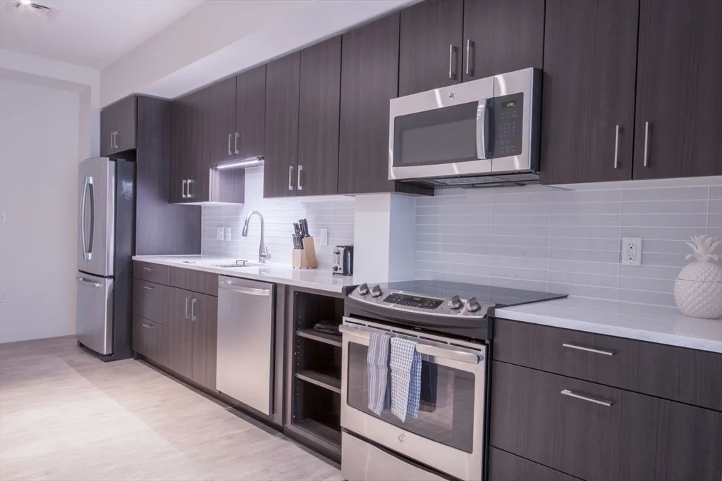 1 bed, 1 bath apartment for rent at 900 Beacon St Unit 205, Fenway — photo 6 of 11