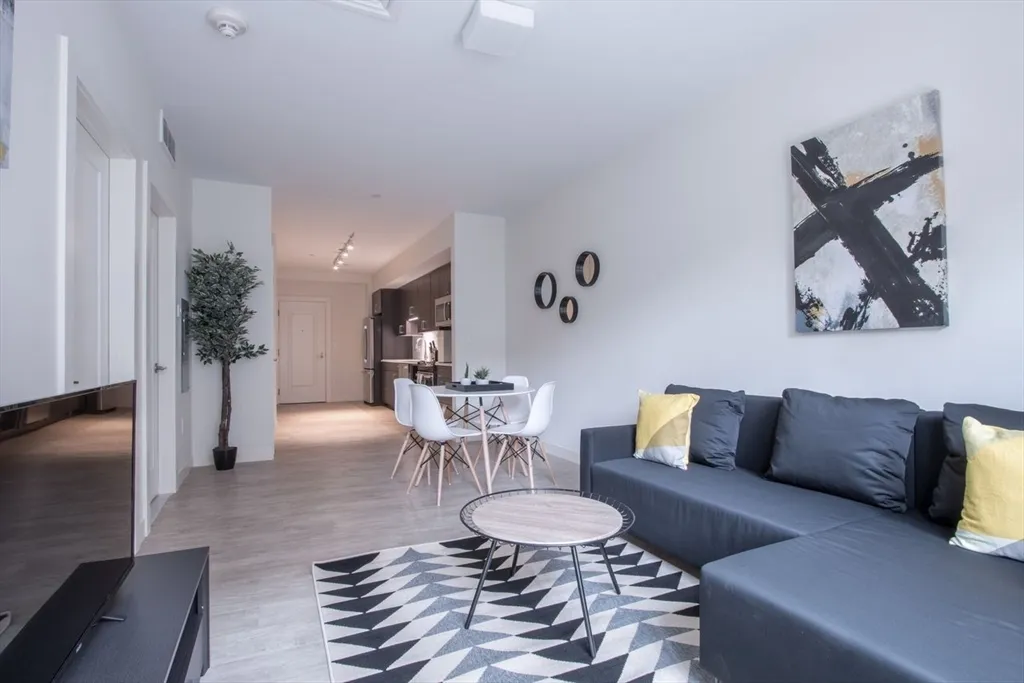 1 bed, 1 bath apartment for rent at 900 Beacon St Unit 205, Fenway — photo 3 of 11