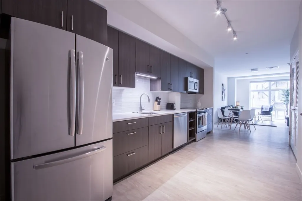 1 bed, 1 bath apartment for rent at 900 Beacon St Unit 205, Fenway — photo 4 of 11