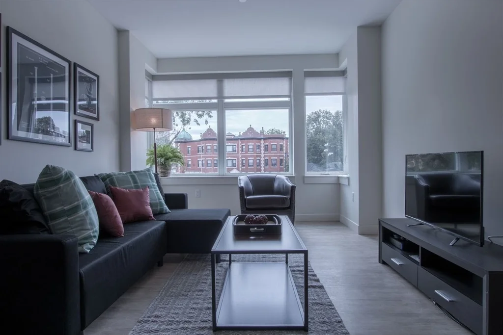 1 bed, 1 bath apartment for rent at 900 Beacon St Unit 403, Fenway — photo 3 of 12