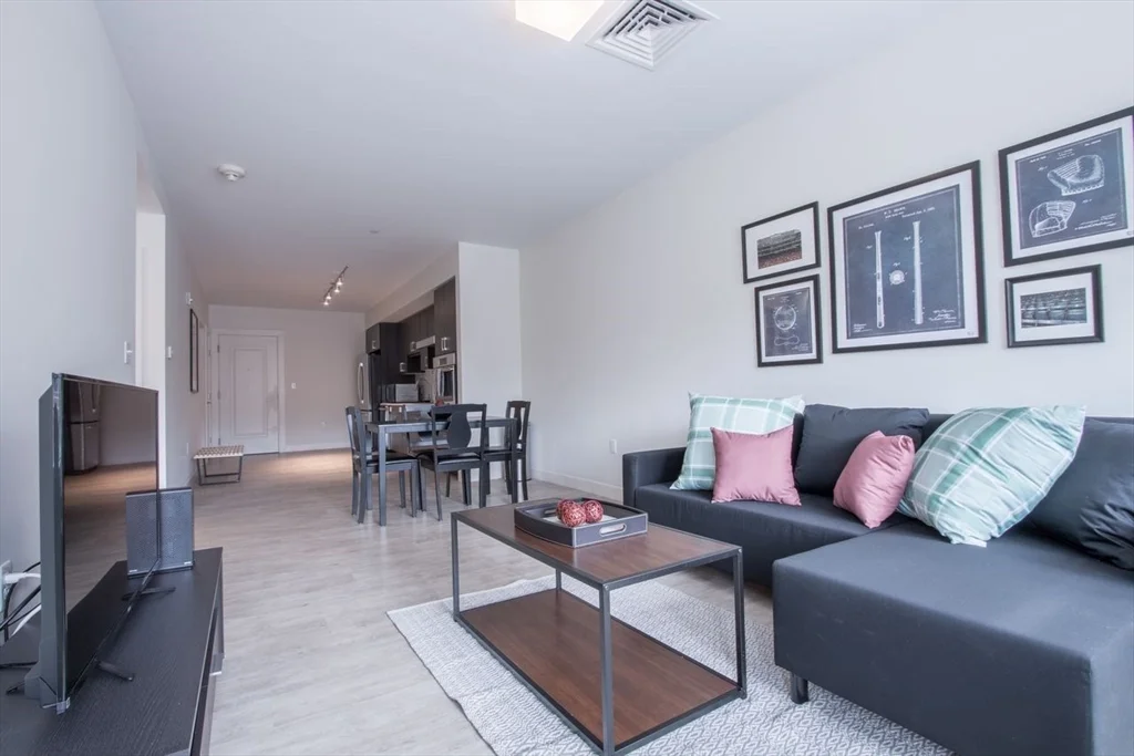 1 bed, 1 bath apartment for rent at 900 Beacon St Unit 403, Fenway — photo 4 of 12