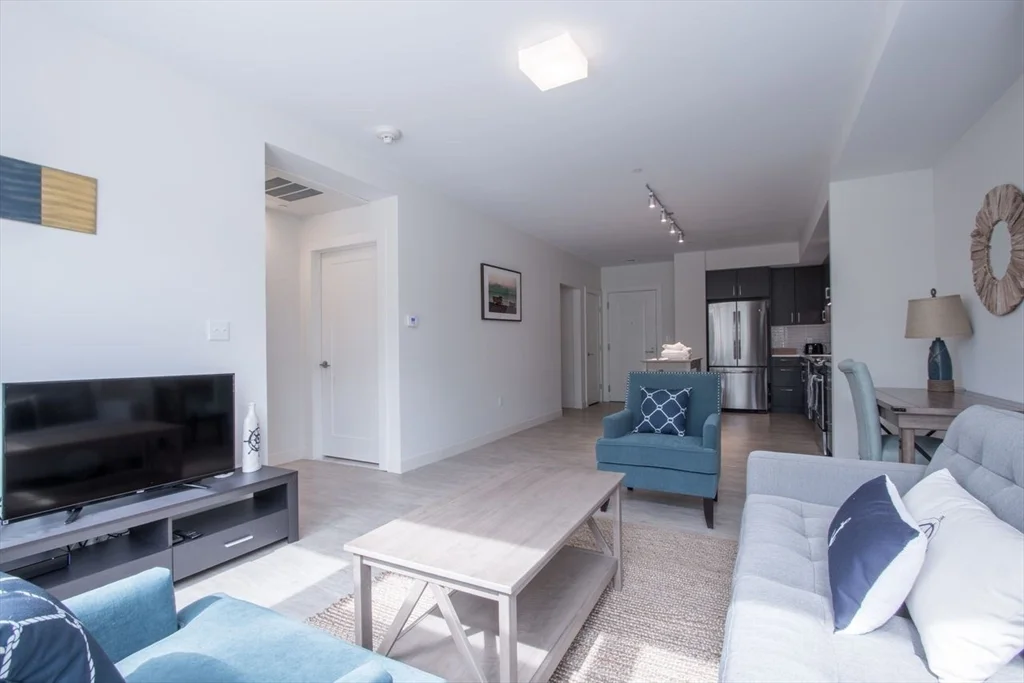 1 bed, 1 bath apartment for rent at 900 Beacon St Unit 408, Fenway — photo 4 of 12