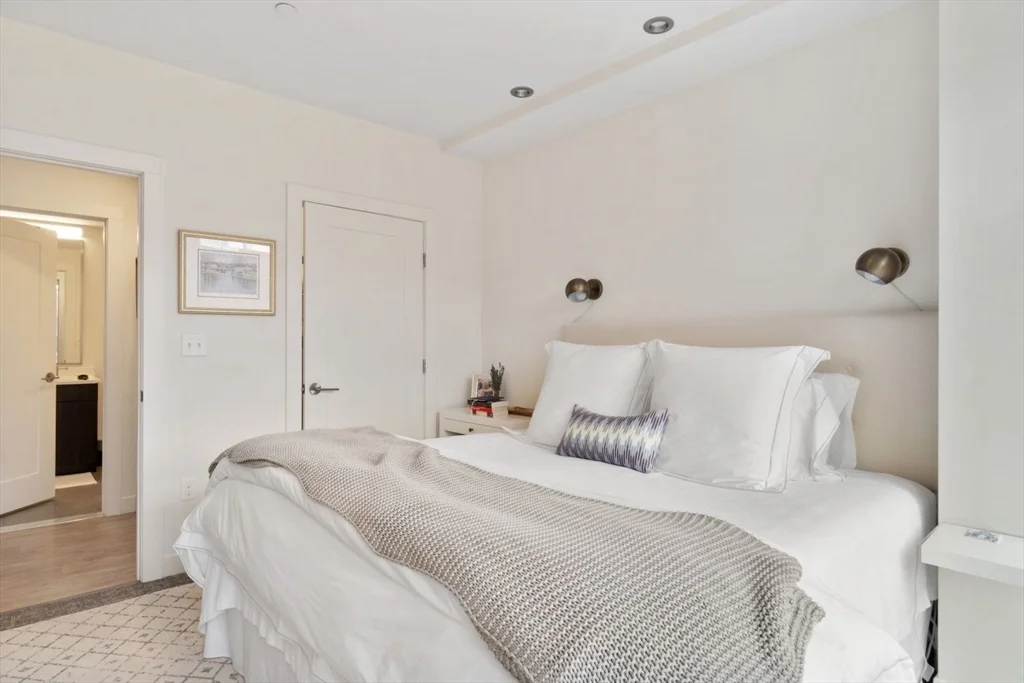 1 bed, 1 bath apartment for rent at 900 Beacon St Unit 501, Fenway — photo 8 of 12