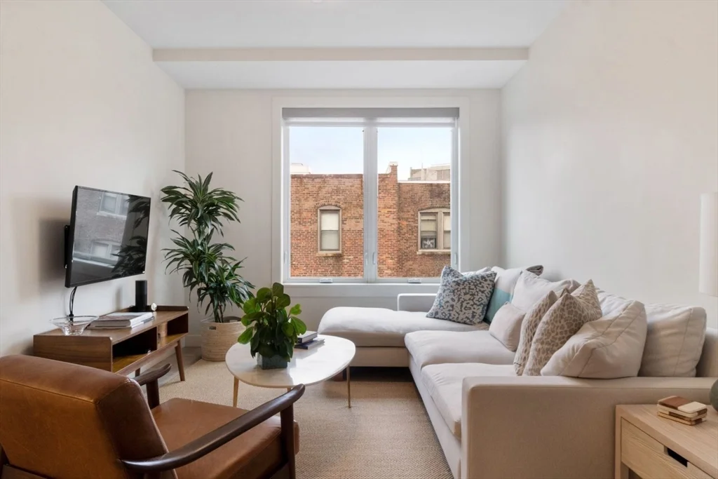 1 bed, 1 bath apartment for rent at 900 Beacon St Unit 501, Fenway — photo 1 of 12