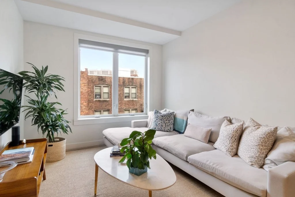1 bed, 1 bath apartment for rent at 900 Beacon St Unit 501, Fenway — photo 2 of 12