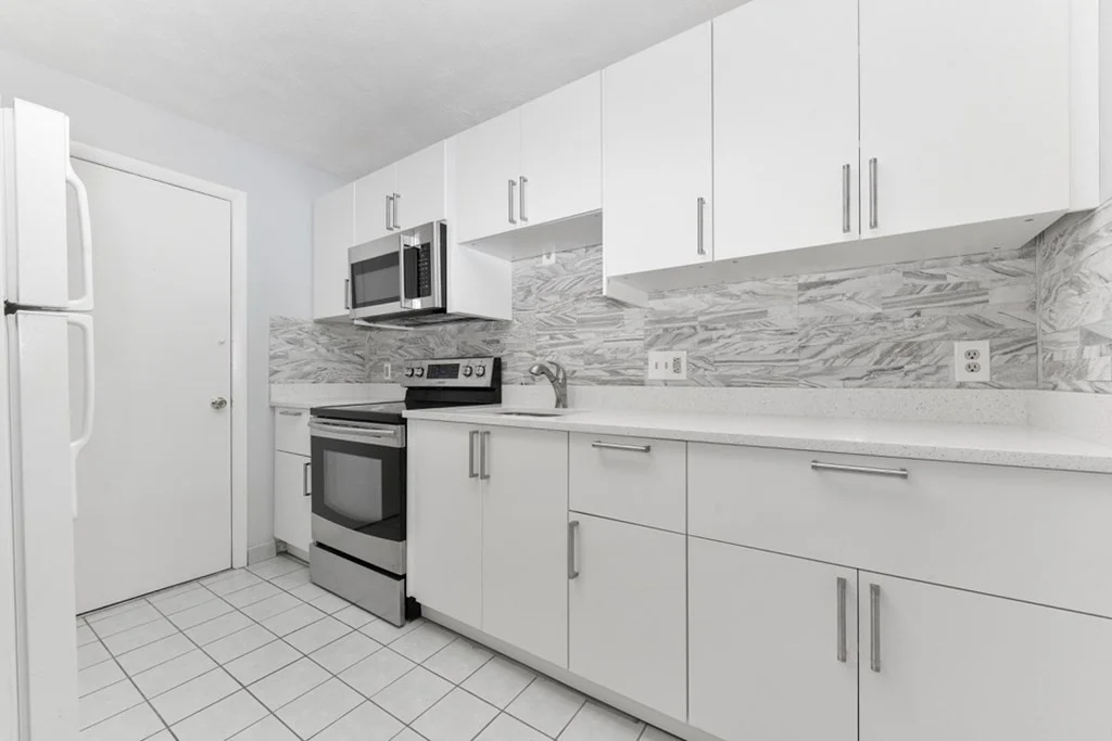 2 bed, 1 bath apartment for rent at 900 Governors Dr Unit 3, Winthrop Center — photo 2 of 9