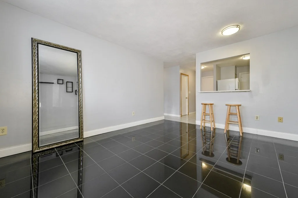 2 bed, 1 bath apartment for rent at 900 Governors Dr Unit 3, Winthrop Center — photo 5 of 9