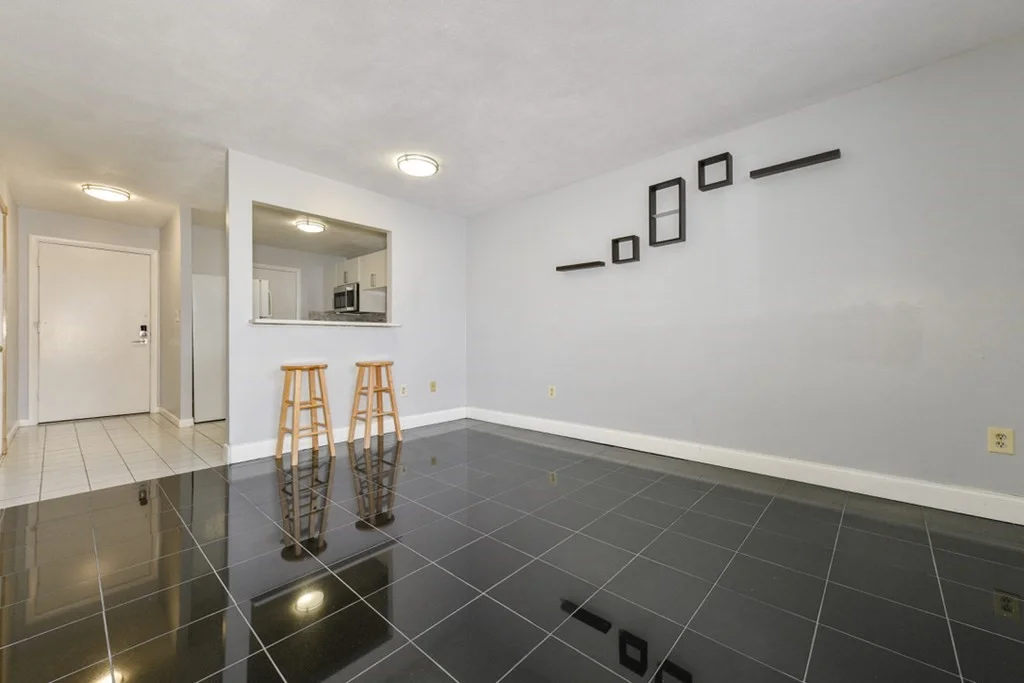 2 bed, 1 bath apartment for rent at 900 Governors Dr Unit 3, Winthrop Center — photo 4 of 9