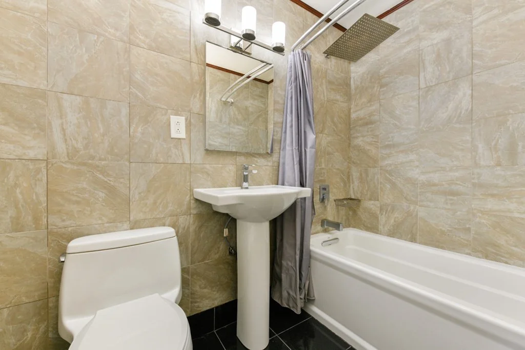 2 bed, 1 bath apartment for rent at 900 Governors Dr Unit 3, Winthrop Center — photo 8 of 9