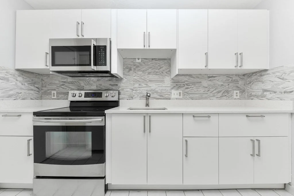 2 bed, 1 bath apartment for rent at 900 Governors Dr Unit 3, Winthrop Center — photo 3 of 9