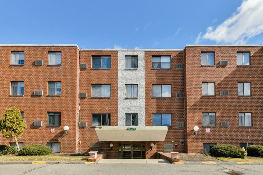 2 bed, 1 bath apartment for rent at 900 Governors Dr Unit 3, Winthrop Center — photo 1 of 9