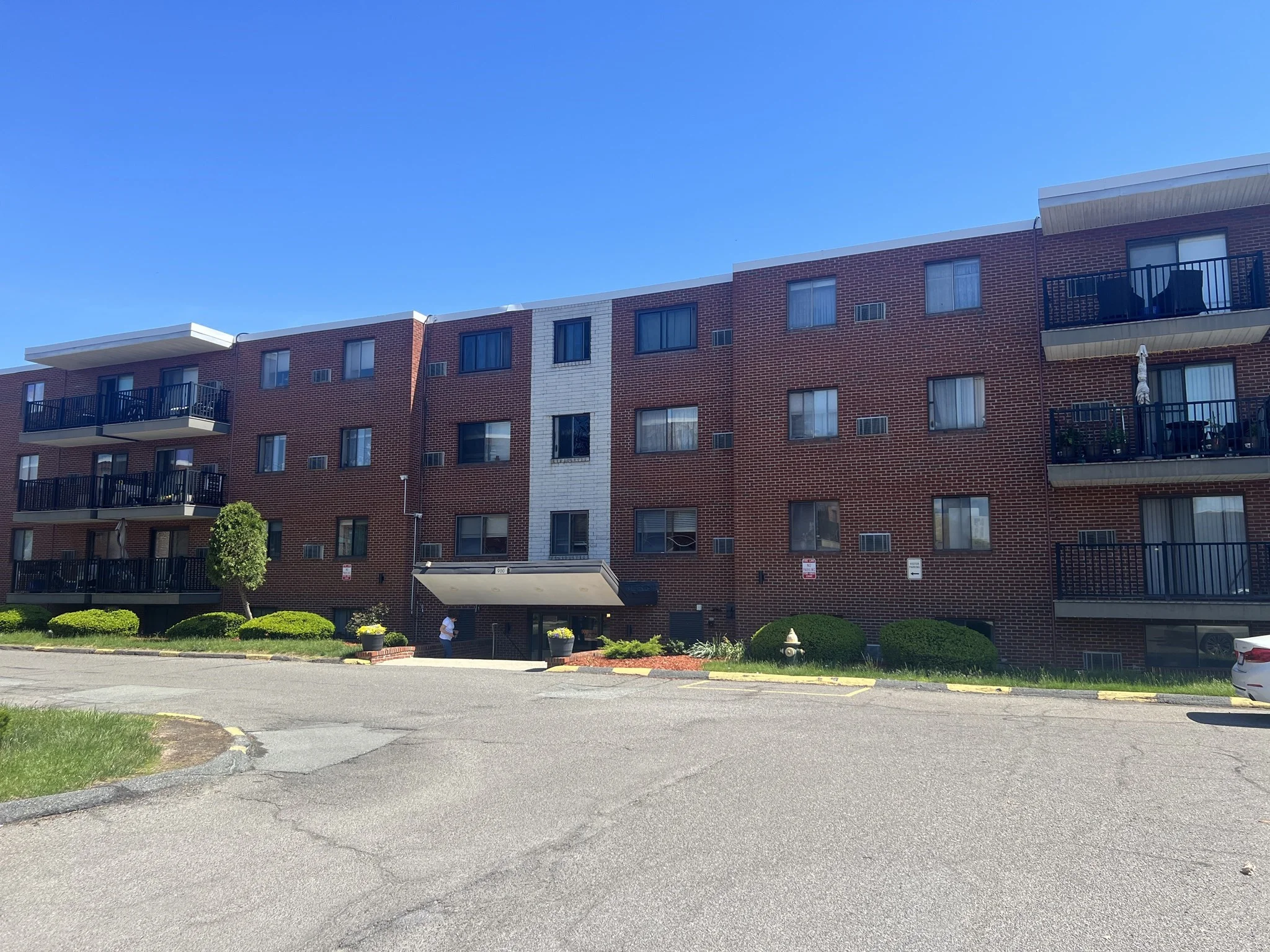 1 bed, 1 bath apartment for rent at 900 Governors Park Unit 22, Winthrop — photo 1 of 12