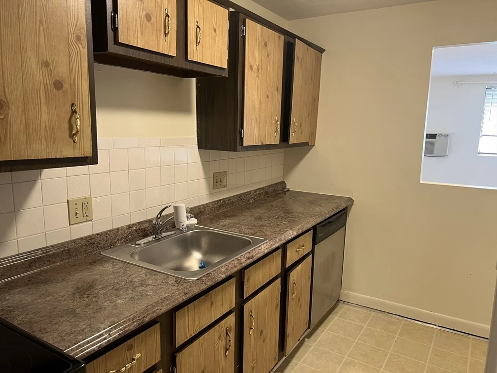 1 bed, 1 bath apartment for rent at 900 Governors Park Unit 22, Winthrop — photo 3 of 12