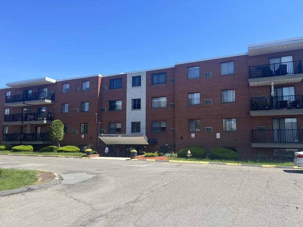 1 bed, 1 bath apartment for rent at 900 Governors Park Unit 22, Winthrop — photo 1 of 12