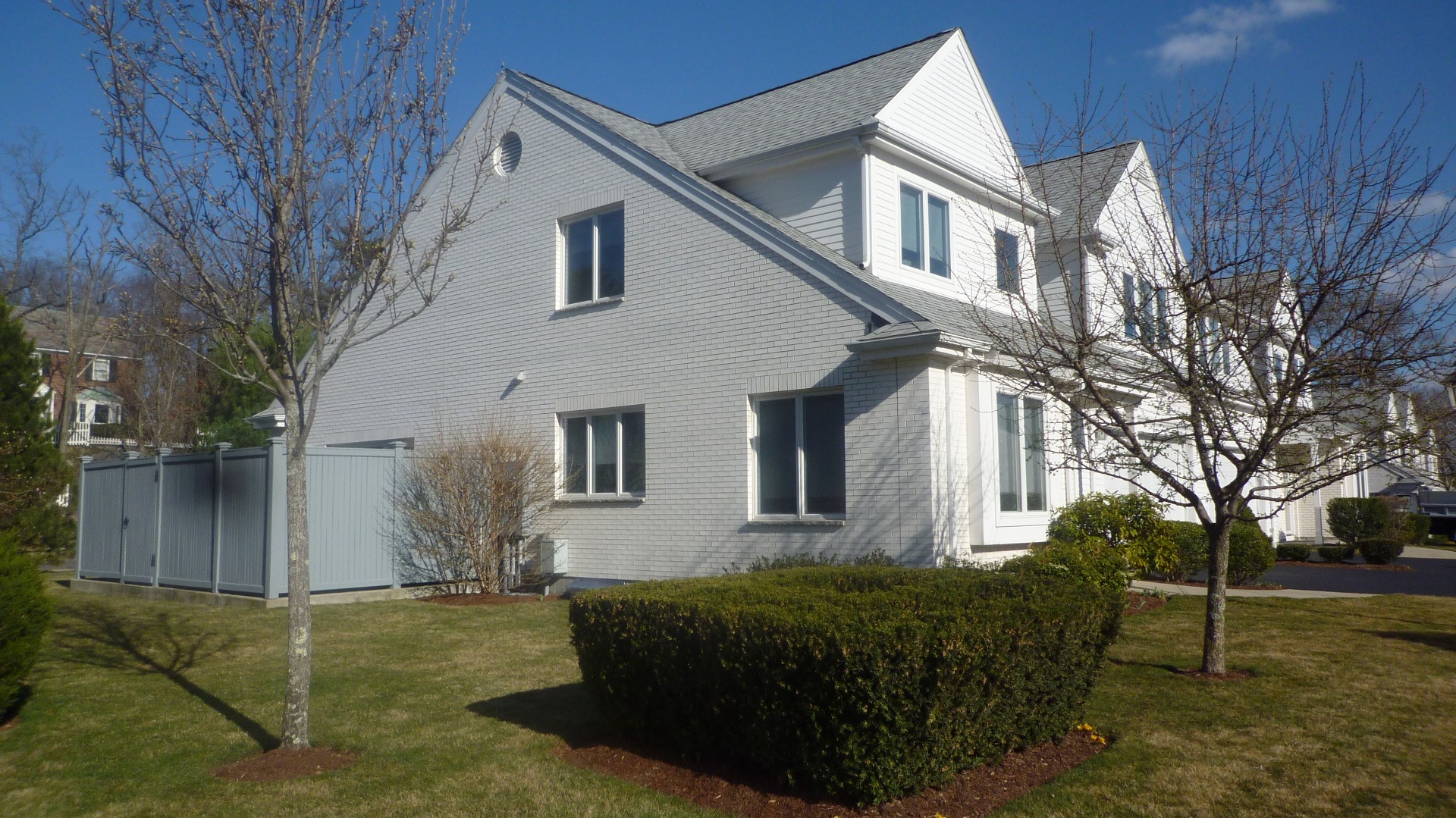 3 bed, 2.5 bath apartment for rent at 900 West Roxbury Pkwy, Chestnut Hill — photo 2 of 3