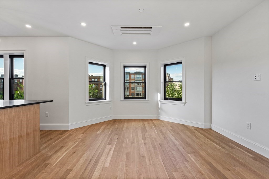 2 bed, 2 bath apartment for rent at 903 Beacon St Unit 3, Back Bay — photo 4 of 40