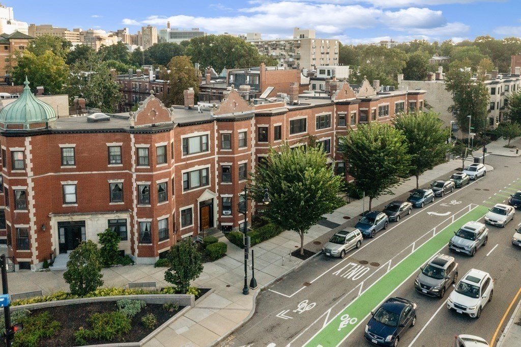2 bed, 2 bath apartment for rent at 903 Beacon St Unit 3, Back Bay — photo 36 of 40