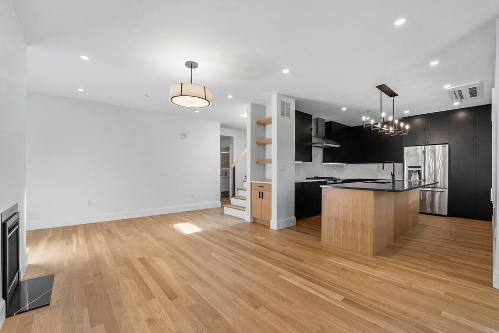 2 bed, 2 bath apartment for rent at 903 Beacon St Unit 3, Back Bay — photo 6 of 40