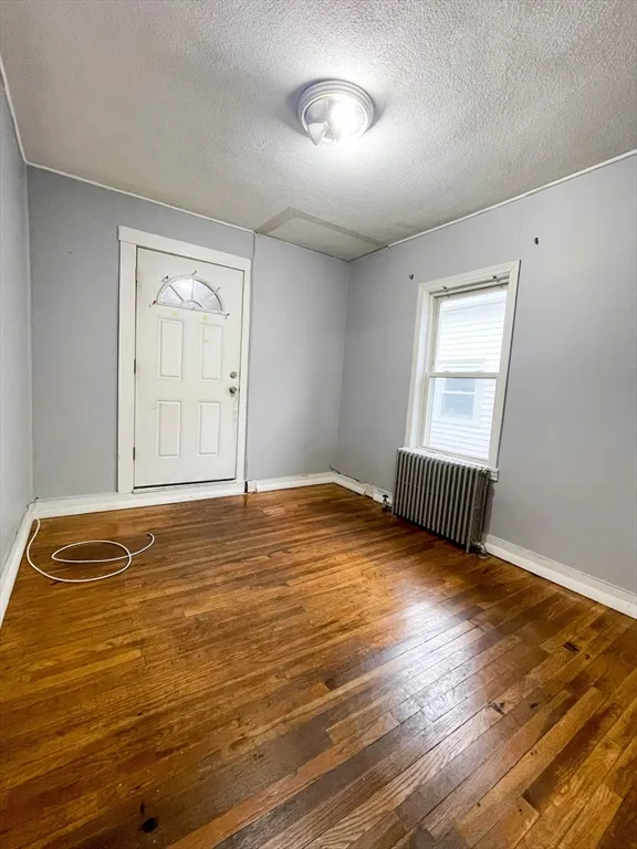 4 bed, 1 bath apartment for rent at 904 Main Unit 1, Woburn — photo 2 of 5
