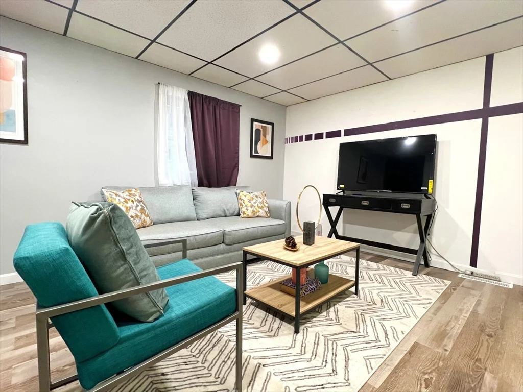 2 bed, 1 bath apartment for rent at 904 Main Unit A, Woburn — photo 4 of 6