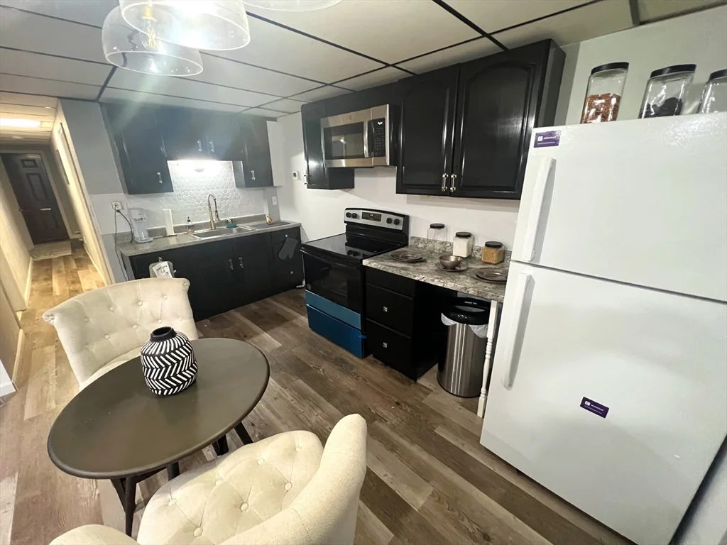 2 bed, 1 bath apartment for rent at 904 Main Unit A, Woburn — photo 3 of 6