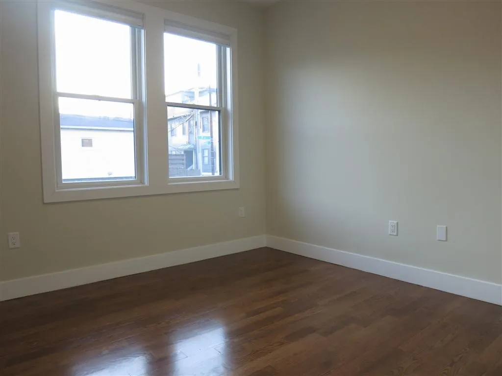 2 bed, 2 bath apartment for rent at 906 East 2nd St Unit 101, South Boston — photo 5 of 10