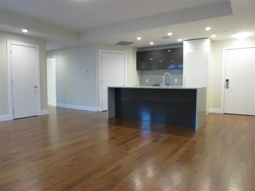 2 bed, 2 bath apartment for rent at 906 East 2nd St Unit 101, South Boston — photo 3 of 10