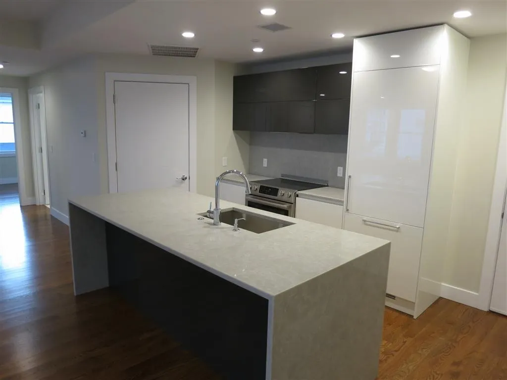 2 bed, 2 bath apartment for rent at 906 East 2nd St Unit 101, South Boston — photo 4 of 10