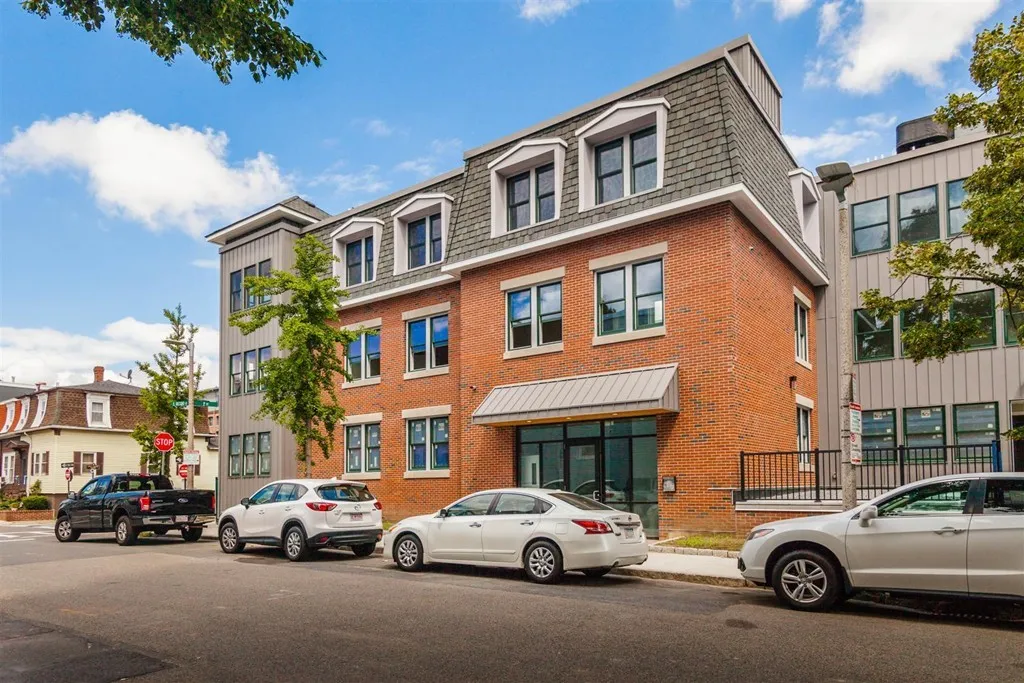1 bed, 1 bath apartment for rent at 906 East 2nd St Unit 109, South Boston — photo 12 of 14