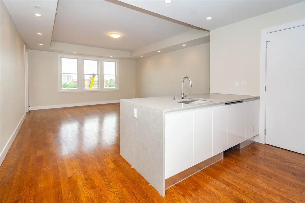 1 bed, 1 bath apartment for rent at 906 East 2nd St Unit 109, South Boston — photo 2 of 14